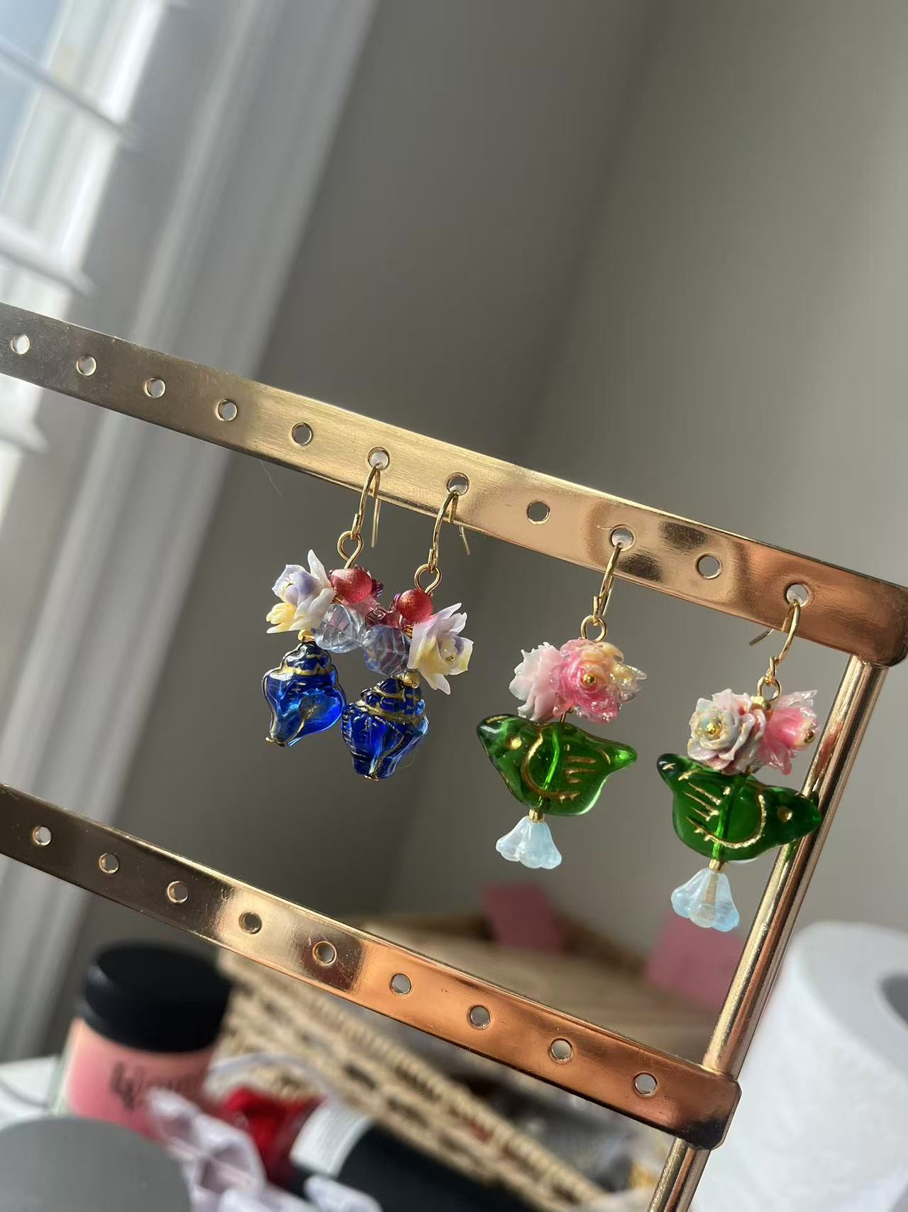 Shell-shaped Vase Earrings