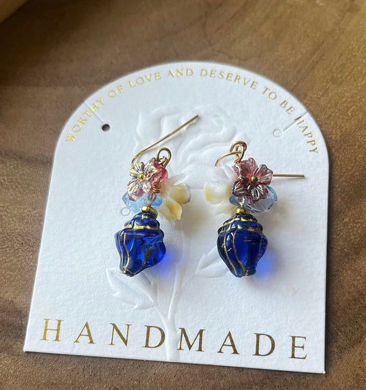 Shell-shaped Vase Earrings